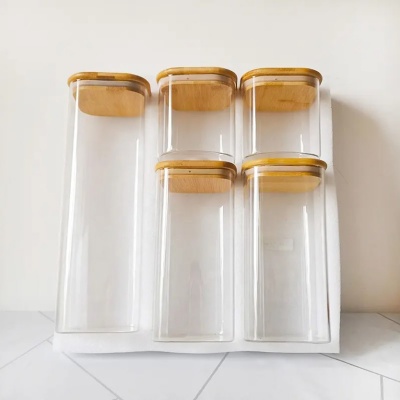 HOMLEY Set of 5 Glass Jars with lids.