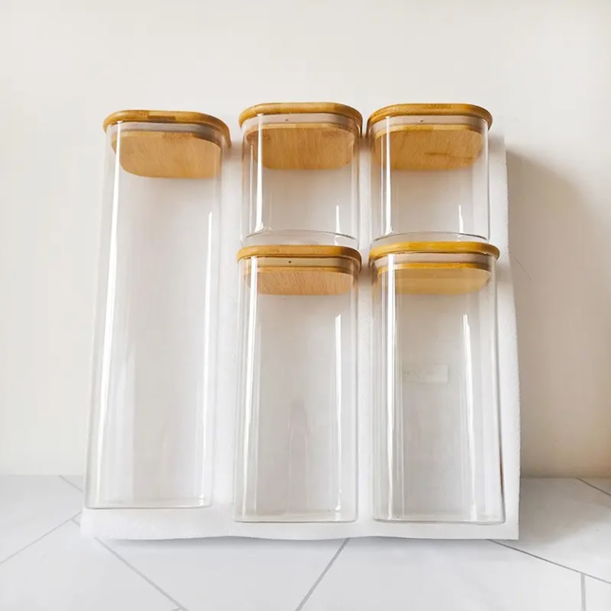 HOMLEY Set of 5 Glass Jars with lids.